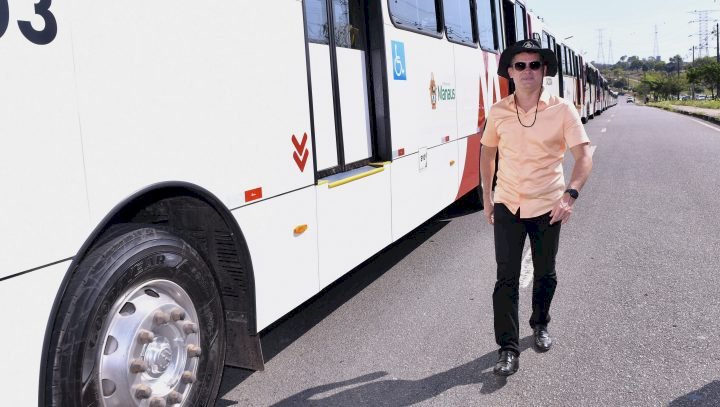 David Almeida entrega 20 novos ônibus, dando sequência ao cronograma de renovação da frota manauara