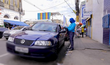 Sistema Zona Azul inicia no Vieiralves e agentes fazem abordagem de orientação