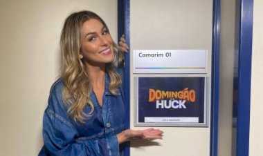 Lívia Andrade é recebida por Luciano Huck ao chegar na Globo