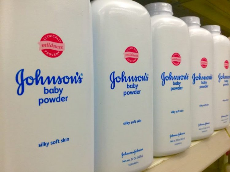 Johnson & Johnson encerra venda de talco infantil após casos de câncer