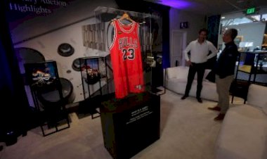 Camisa usada por Michael Jordan em 1998 é vendida por 10 milhões de dólares