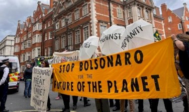 Grupo faz protesto contra Bolsonaro em Londres