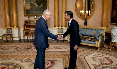 Após encontro com rei Charles, Rishi Sunak é nomeado premiê do Reino Unido