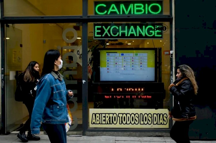 Argentina cria “dólar Coldplay” e “dólar Catar” em tentativa de controlar crise