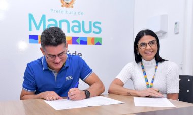 Prefeito David Almeida assina ordens de serviço para construção de duas UBSs de grande porte