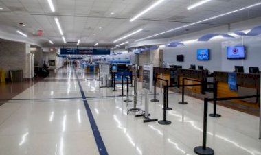 Mais de 1.200 voos são cancelados nos EUA devido à tempestade tropical Nicole