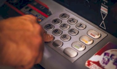 Bancos funcionam normalmente nesta segunda-feira (14), mas fecham na terça-feira (15)