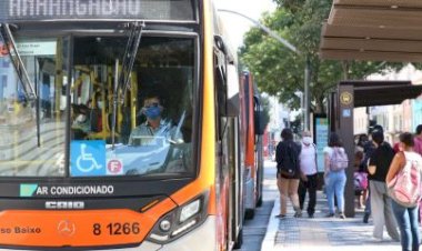 São Paulo retoma obrigatoriedade do uso de máscara no transporte público