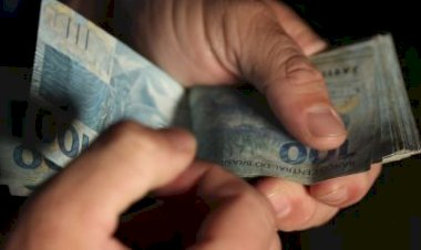 35% dos brasileiros devem usar 13º para compras de Natal, mostra pesquisa