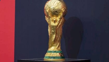 Veja o tamanho, peso e do que é feita a taça da Copa do Mundo