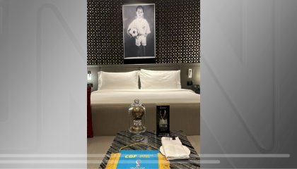 Jogadores da Seleção são surpreendidos com fotos de infância em quarto de hotel; veja