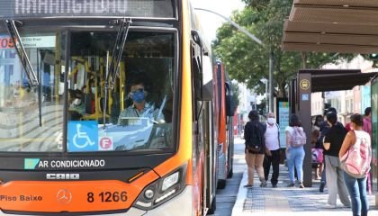 São Paulo retoma obrigatoriedade do uso de máscara no transporte público