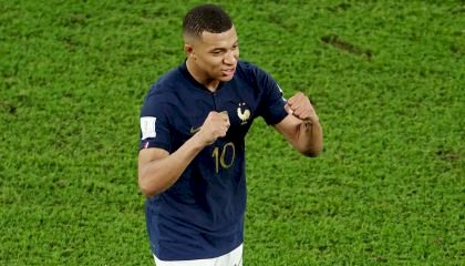 França vence Dinamarca por 2 a 1 com gols de Mbappé e garante vaga nas oitavas