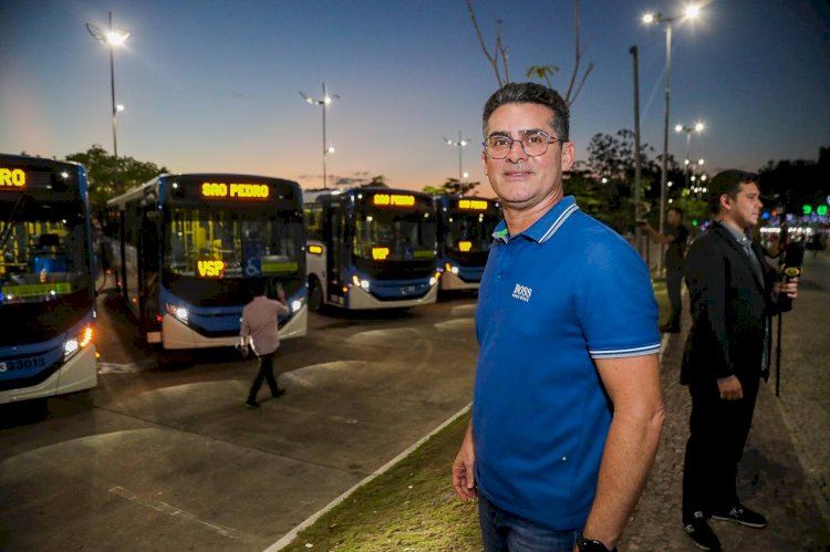 Prefeito David Almeida destaca reforço na frota de ônibus com a entrega de novos veículos