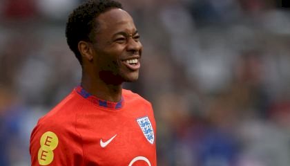 Sterling deixa concentração da Inglaterra na Copa após invasão a sua casa