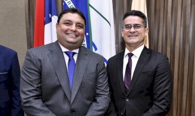 Prefeito David Almeida prestigia posse do novo presidente da CMM