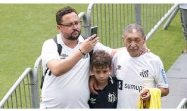 Velório do Rei Pelé reúne autoridades, emociona fãs e torcedores e resgata memórias do ídolo