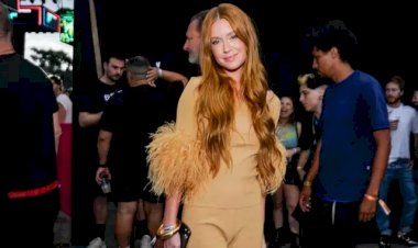 Solteira, Marina Ruy Barbosa aposta em look luxuoso para se jogar em show de Anitta. Fotos!