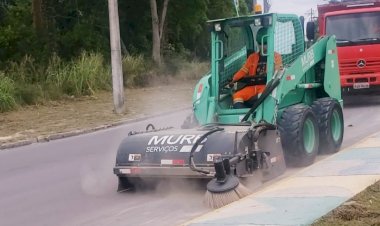 Prefeitura usa máquinas de varrição em serviço de limpeza das ruas de Manaus