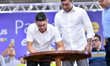 Prefeito David Almeida e governador Wilson Lima reforçam compromisso com estudantes e assinam renovação do Passe Livre Estudantil 2023