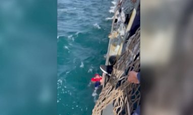 Homem é resgatado após semanas perdido no mar se alimentando apenas com molho de tomate