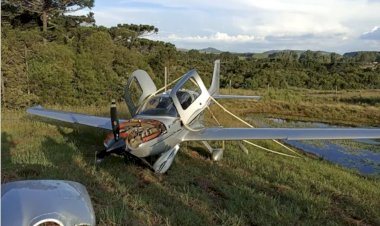 Avião monomotor cai na Serra Catarinense; veja imagens