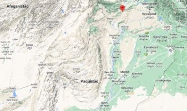 Barco vira em lago no Paquistão e ao menos 10 crianças morrem