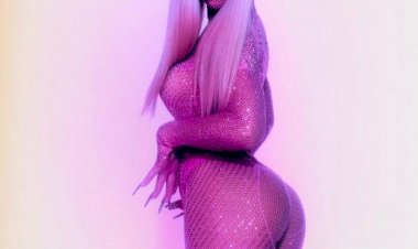 Sabrina Sato escolhe look rosa transparente e brilhante para ensaio técnico da Gaviões da Fiel;