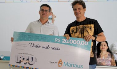 Prefeito David Almeida realiza entrega dos cheques simbólicos aos ganhadores da campanha IPTU Premiado 2022