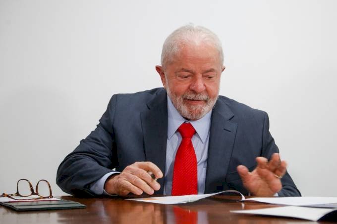 Rico vai pagar mais e vamos lutar por isenção de até R$ 5 mil, diz Lula sobre IR