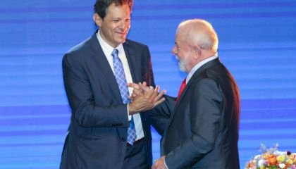 Lula e Haddad chegam à Argentina para cumprir primeira agenda internacional