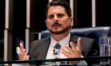 Veja ponto a ponto as versões já apresentadas por do Val sobre reunião com Bolsonaro em que teria sido discutido plano de golpe
