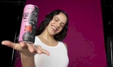 Coca-Cola lança novo sabor nos EUA em parceria com vencedora do Grammy Rosalía