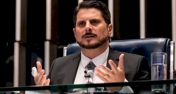 Veja ponto a ponto as versões já apresentadas por do Val sobre reunião com Bolsonaro em que teria sido discutido plano de golpe