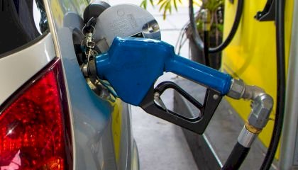 Gasolina sobe nos postos na 3ª semana do mês; etanol e diesel caem, afirma ValeCard