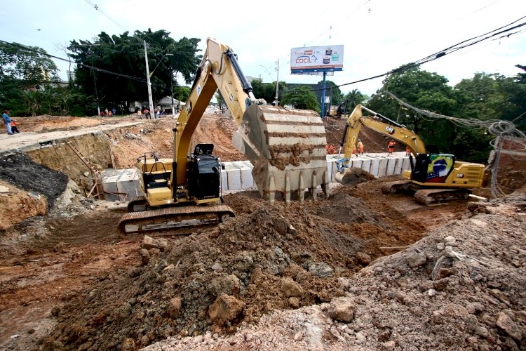 Em 72 horas de obra, Prefeitura de Manaus implanta segunda linha de tubulação na Djalma Batista