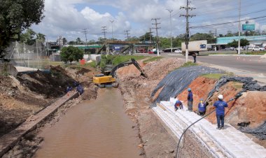 Prefeitura estima 30 dias para conclusão da obra de contenção de trecho erodido na Torquato Tapajós