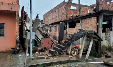 Durante forte chuva, casa construída sob igarapé desaba em Manaus