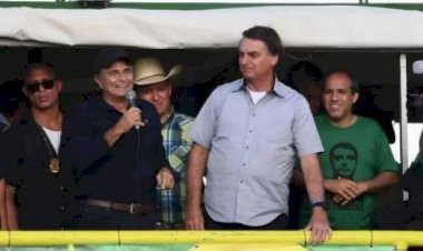 Bolsonaro guardou joias e presentes em fazenda de Nelson Piquet, diz jornal