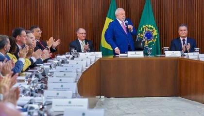 Lula se reúne com equipe ministerial para fechar pacote de cem dias