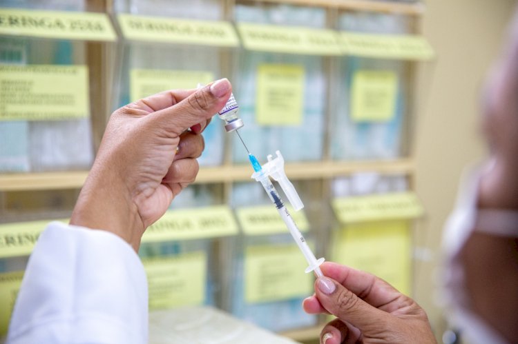 Prefeitura libera vacina bivalente contra a Covid-19 para trabalhadores da saúde e pessoas com deficiência permanente