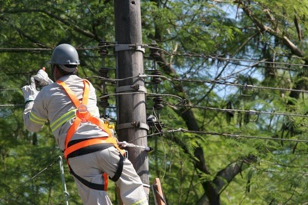 Cidades do AM registram falta de energia elétrica