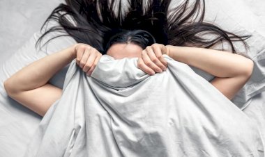 Dormir sem roupa traz benefícios para a qualidade do sono?