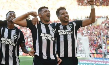 BOTAFOGO VENCE CLÁSSICO CONTRA O FLAMENGO NO MARACANÃ E ASSUME A LIDERANÇA ISOLADA DO CAMPEONATO BRASILEIRO.