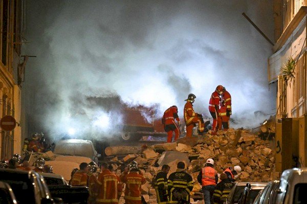 Prédios residenciais que desabaram em Marselha, na França, deixa 10 sob escombros