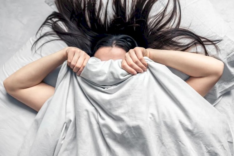 Dormir sem roupa traz benefícios para a qualidade do sono?