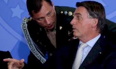 PF faz busca e apreensão em endereço de Bolsonaro e prende ex-ajudante de ordens Mauro Cid