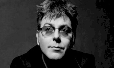 Morre Andy Rourke, baixista do The Smiths, aos 59 anos
