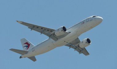 Avião chinês C919 completa primeiro voo comercial