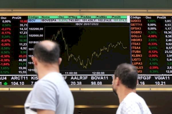 Ibovespa cai depois de oito altas seguidas; dólar mantém-se abaixo de R$ 5